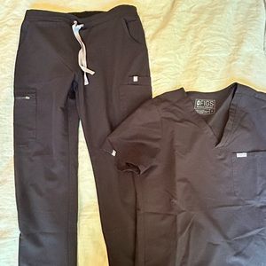 Black Figs Scrub Set